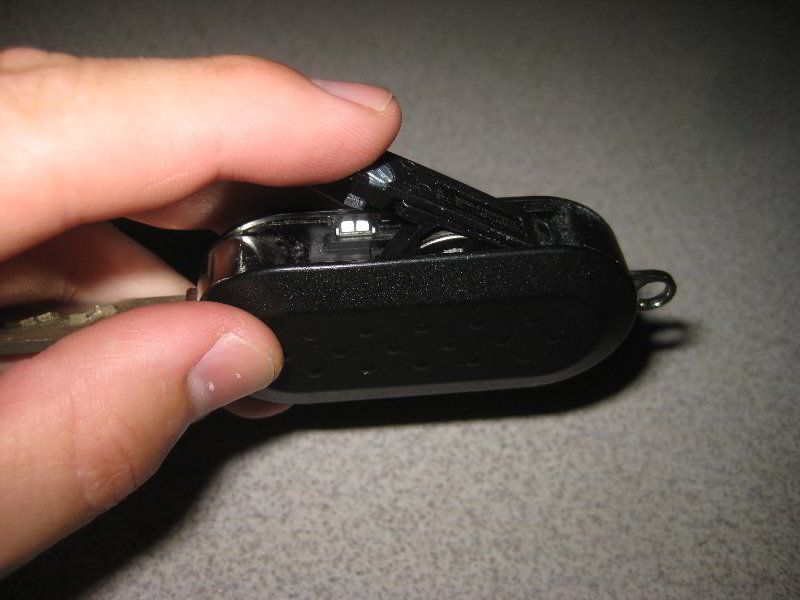 Fiat-500-Key-Fob-Battery-Replacement-Guide-015