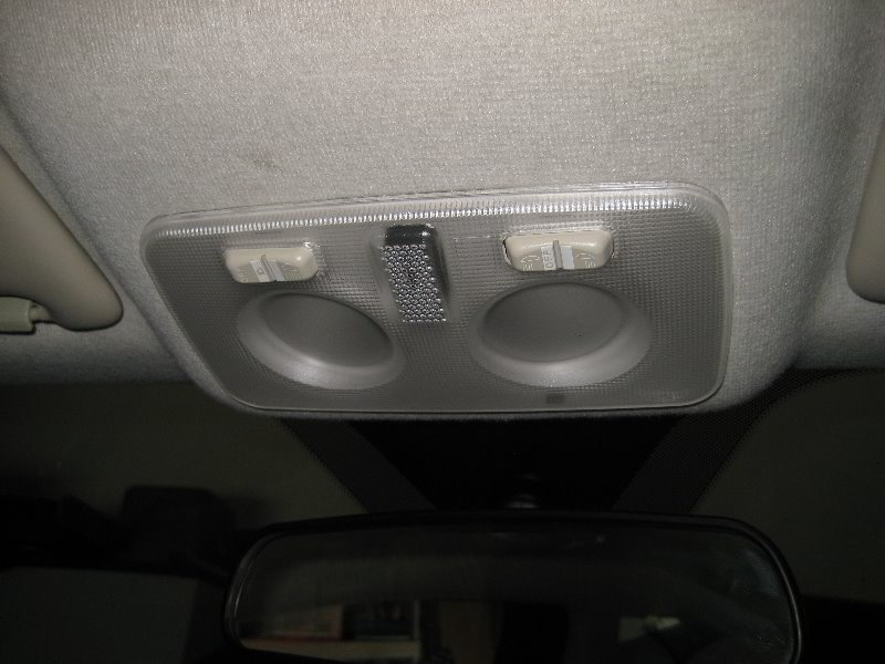 Fiat-500-Overhead-Map-Light-Bulbs-Replacement-Guide-014