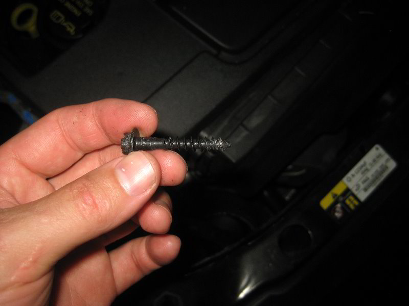 Fiat-500-MultiAir-I4-Engine-Air-Filter-Replacement-Guide-004