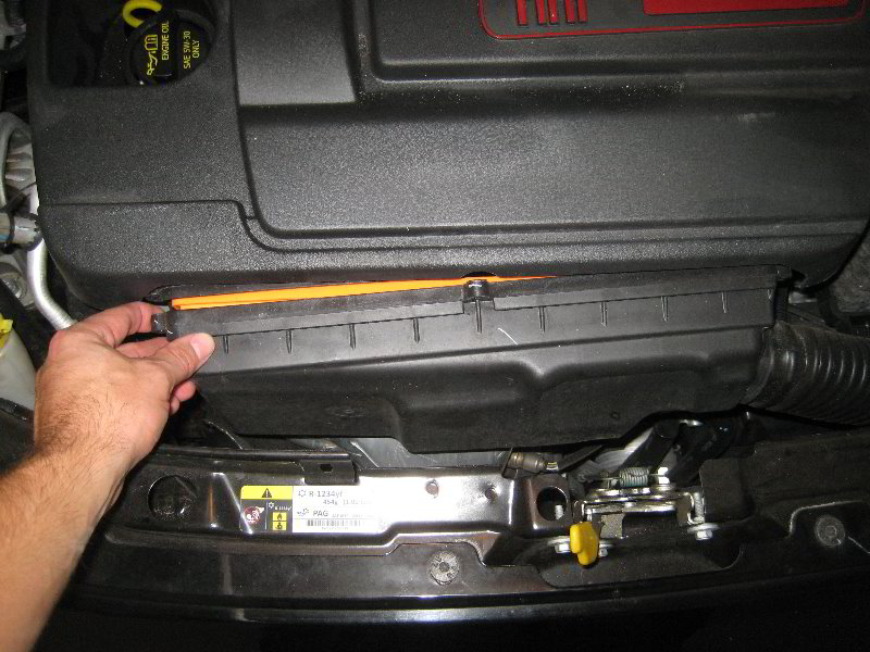 Fiat-500-MultiAir-I4-Engine-Air-Filter-Replacement-Guide-007