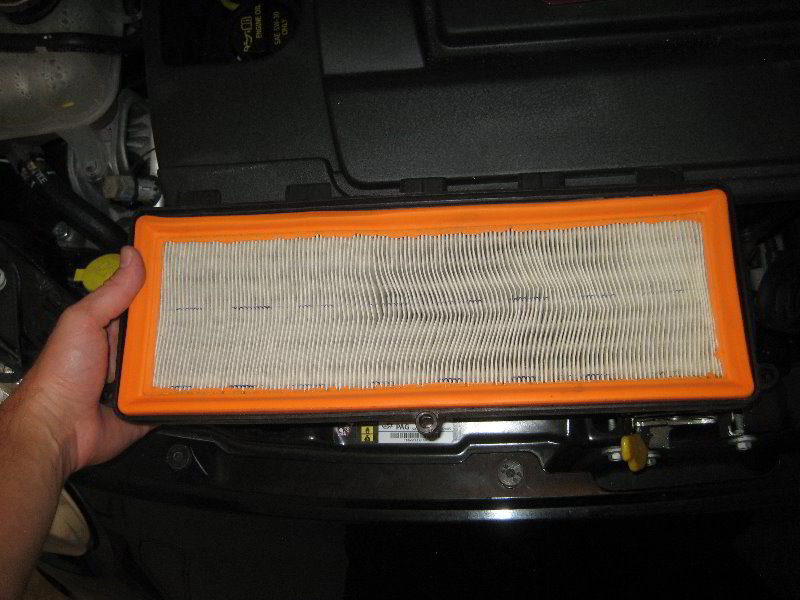 Fiat-500-MultiAir-I4-Engine-Air-Filter-Replacement-Guide-008