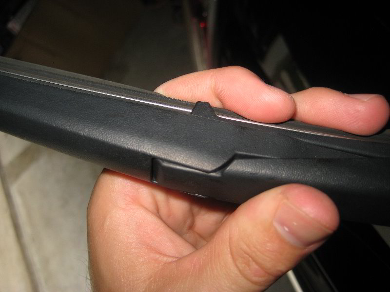 Fiat-500-Rear-Window-Wiper-Blade-Replacement-Guide-013