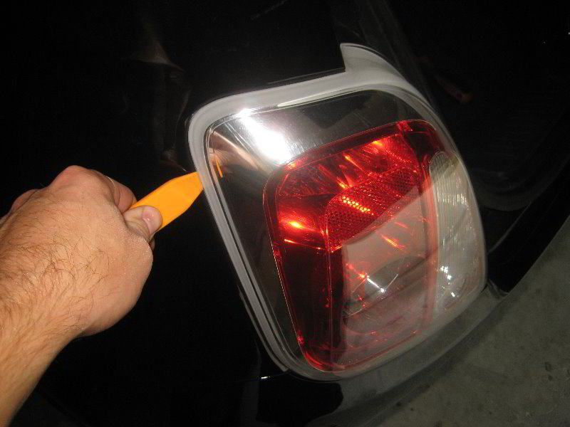 Fiat-500-Tail-Light-Bulbs-Replacement-Guide-006