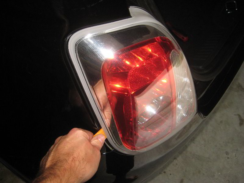 Fiat-500-Tail-Light-Bulbs-Replacement-Guide-007