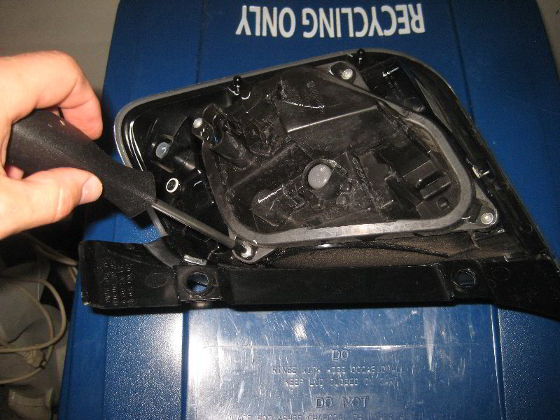 Fiat-500-Tail-Light-Bulbs-Replacement-Guide-014