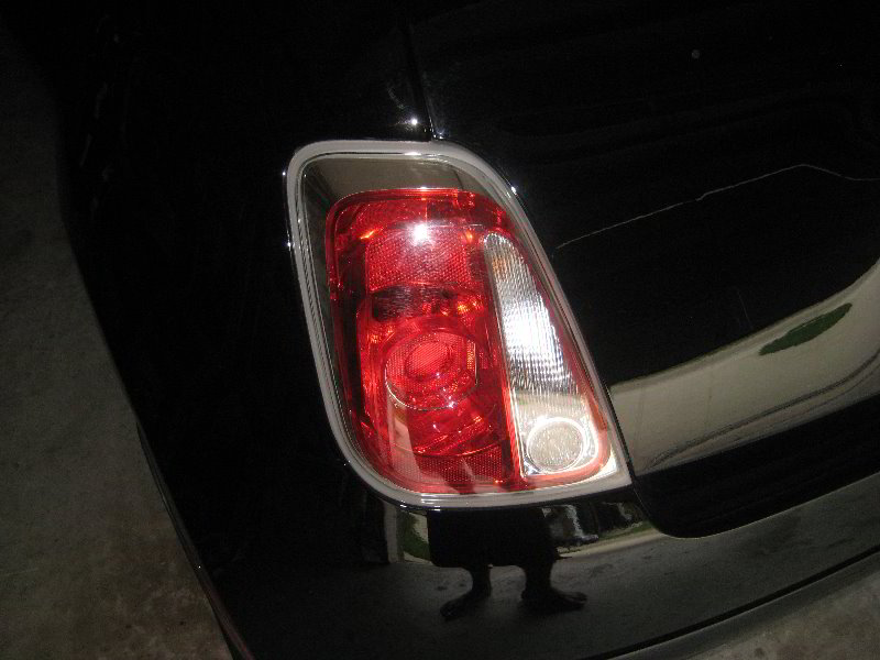 Fiat-500-Tail-Light-Bulbs-Replacement-Guide-033