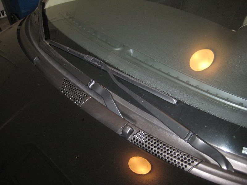 Fiat-500-Windshield-Window-Wiper-Blades-Replacement-Guide-001