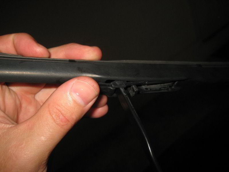 Fiat-500-Windshield-Window-Wiper-Blades-Replacement-Guide-007