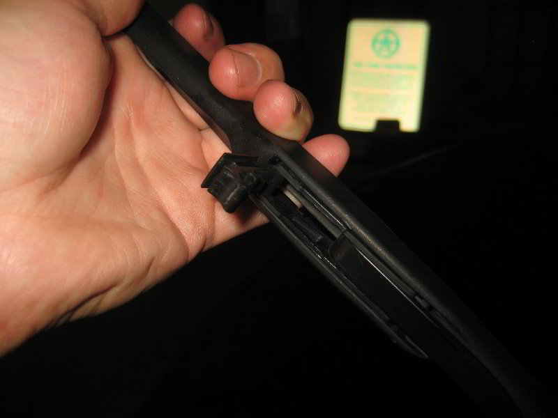 Fiat-500-Windshield-Window-Wiper-Blades-Replacement-Guide-012