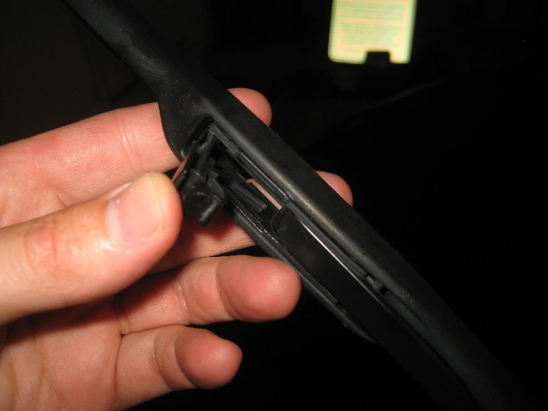 Fiat-500-Windshield-Window-Wiper-Blades-Replacement-Guide-013