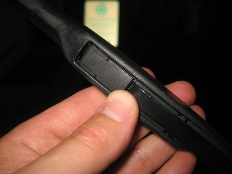 Fiat-500-Windshield-Window-Wiper-Blades-Replacement-Guide-014