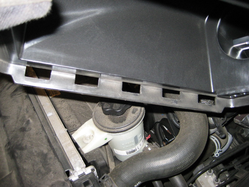 Ford-Crown-Victoria-Engine-Air-Filter-Cleaning-Replacement-Guide-007