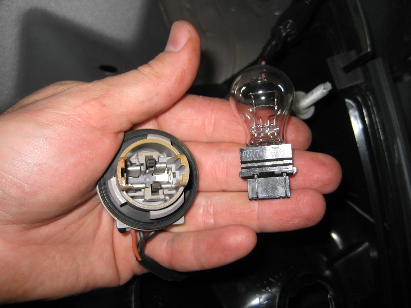 Ford-Crown-Victoria-Tail-Light-Bulbs-Replacement-Guide-022