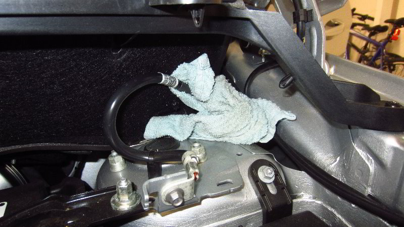 Ford-EcoSport-12V-Automotive-Battery-Replacement-Guide-006