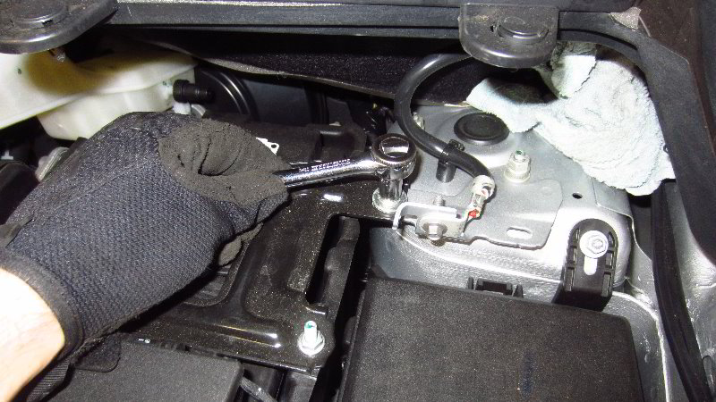 Ford-EcoSport-12V-Automotive-Battery-Replacement-Guide-011