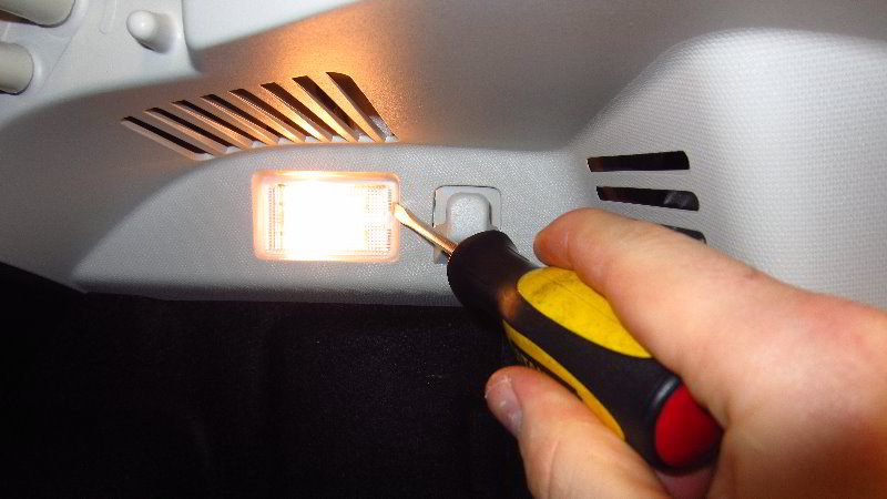 Ford-EcoSport-Cargo-Area-Light-Bulb-Replacement-Guide-003