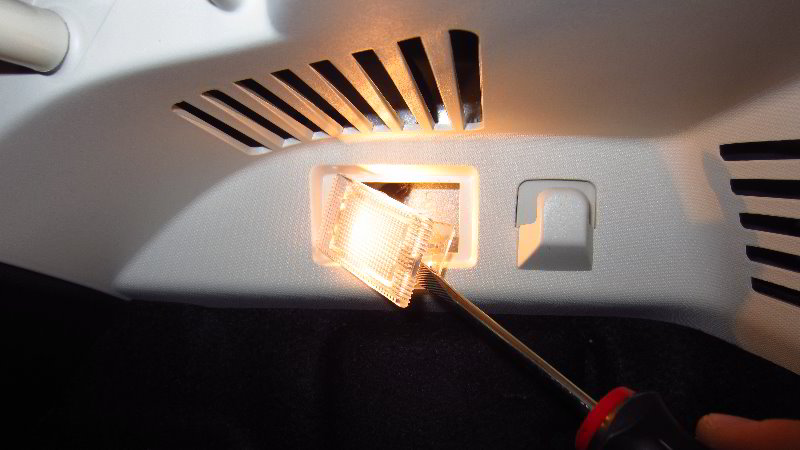 Ford-EcoSport-Cargo-Area-Light-Bulb-Replacement-Guide-004