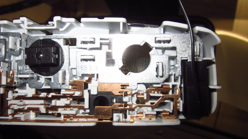 Ford-EcoSport-Dome-Map-Light-Bulbs-Replacement-Guide-014