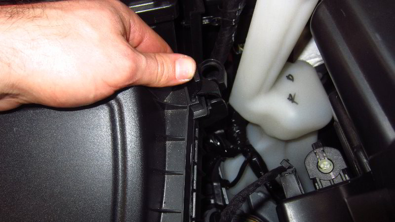 Ford-EcoSport-Engine-Air-Filter-Replacement-Guide-003