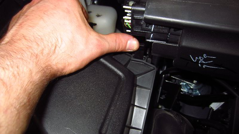 Ford-EcoSport-Engine-Air-Filter-Replacement-Guide-004