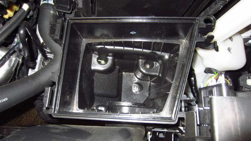 Ford-EcoSport-Engine-Air-Filter-Replacement-Guide-014