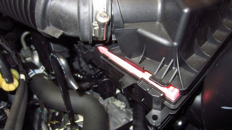 Ford-EcoSport-Engine-Air-Filter-Replacement-Guide-017