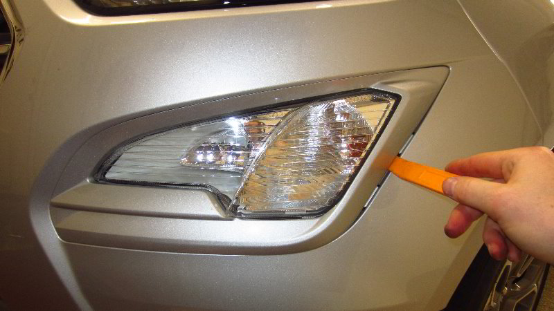 Ford-EcoSport-Front-Turn-Signal-Light-Bulbs-Replacement-Guide-002