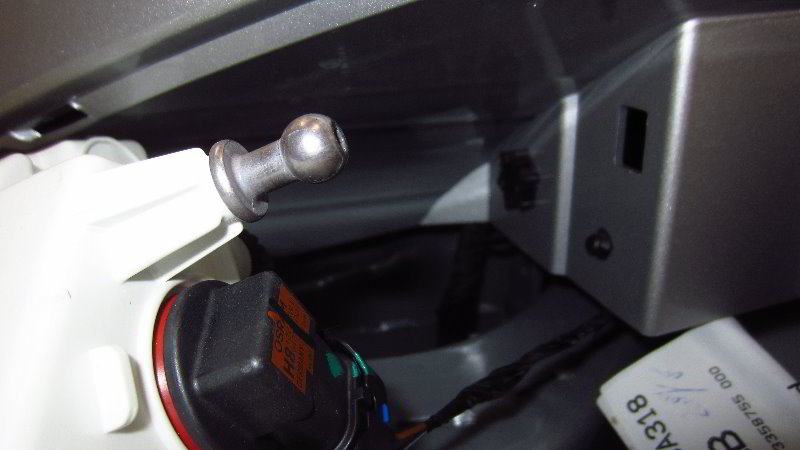 Ford-EcoSport-Front-Turn-Signal-Light-Bulbs-Replacement-Guide-010