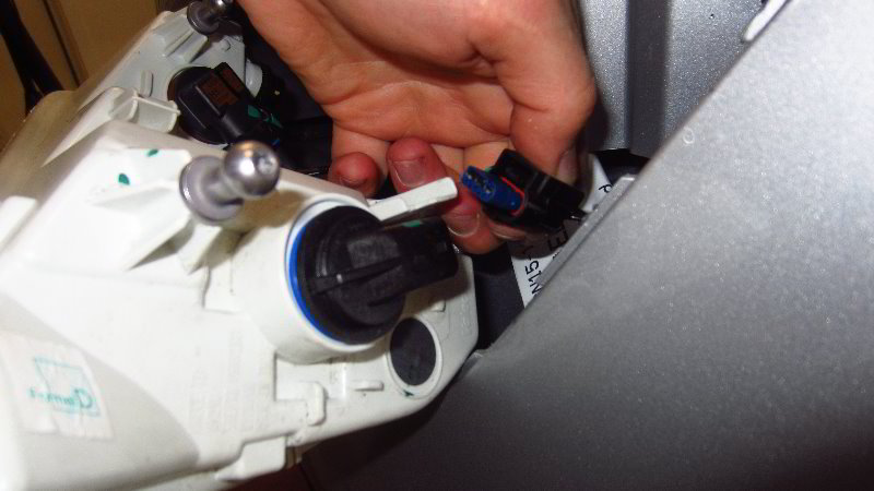 Ford-EcoSport-Front-Turn-Signal-Light-Bulbs-Replacement-Guide-011