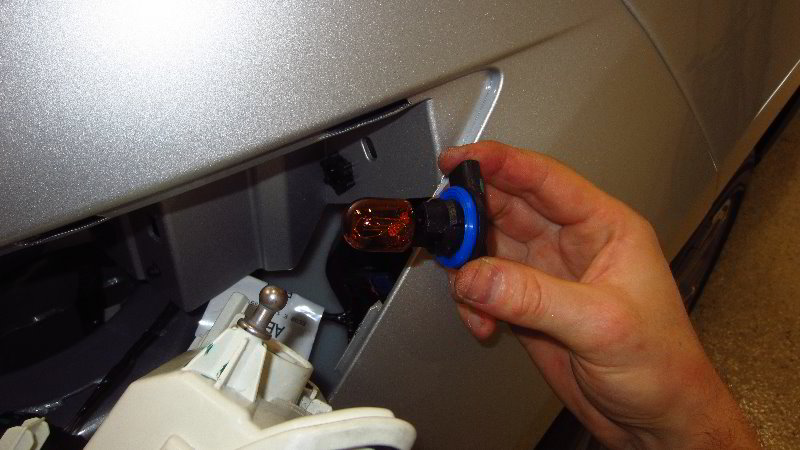 Ford-EcoSport-Front-Turn-Signal-Light-Bulbs-Replacement-Guide-013