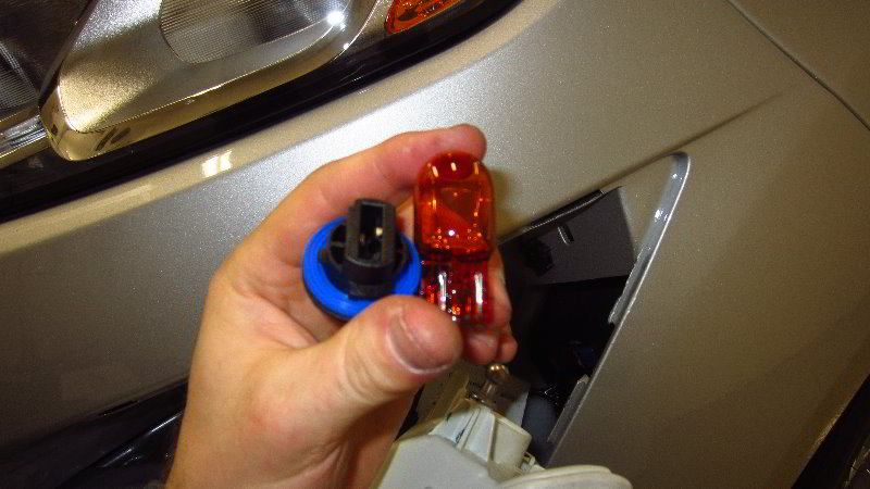 Ford-EcoSport-Front-Turn-Signal-Light-Bulbs-Replacement-Guide-014