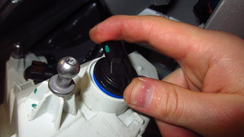 Ford-EcoSport-Front-Turn-Signal-Light-Bulbs-Replacement-Guide-018