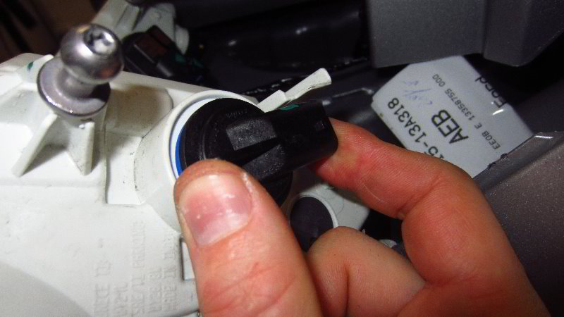 Ford-EcoSport-Front-Turn-Signal-Light-Bulbs-Replacement-Guide-019