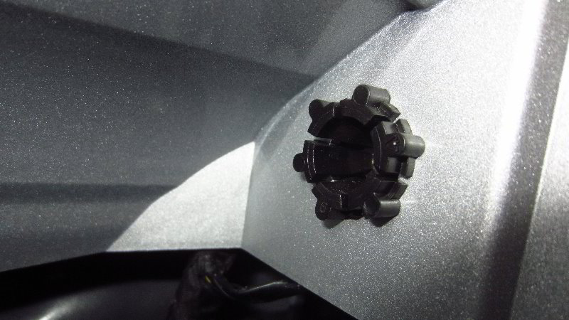 Ford-EcoSport-Front-Turn-Signal-Light-Bulbs-Replacement-Guide-022