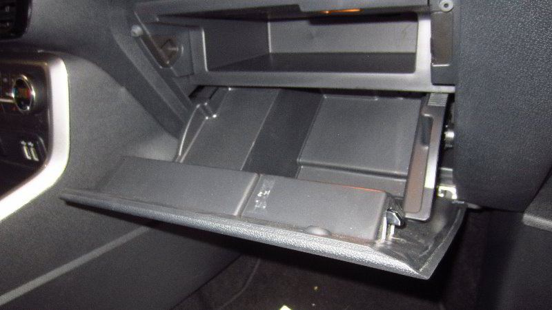 Ford-EcoSport-Glove-Box-Light-Bulb-Replacement-Guide-002