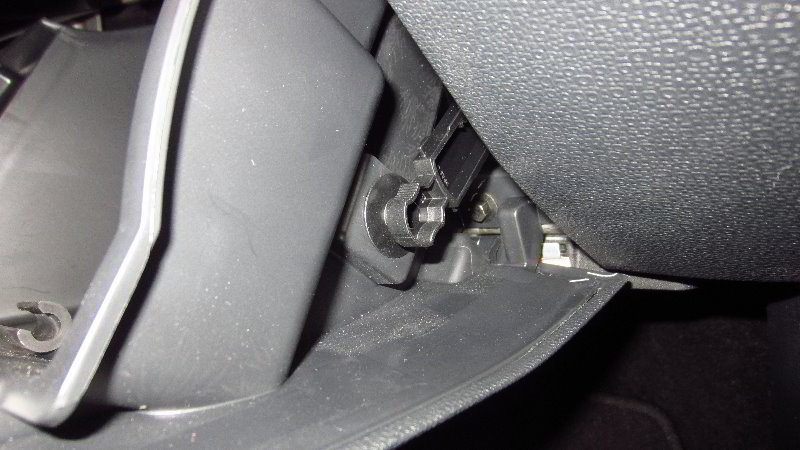 Ford-EcoSport-Glove-Box-Light-Bulb-Replacement-Guide-004