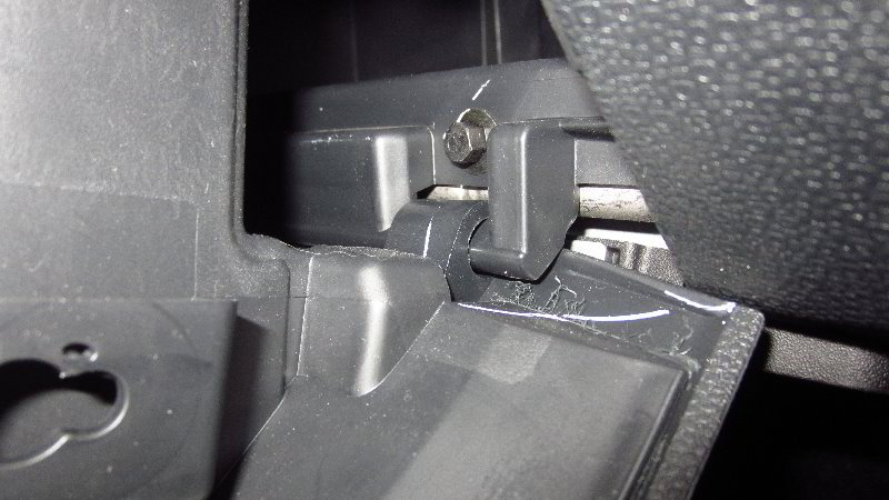 Ford-EcoSport-Glove-Box-Light-Bulb-Replacement-Guide-021