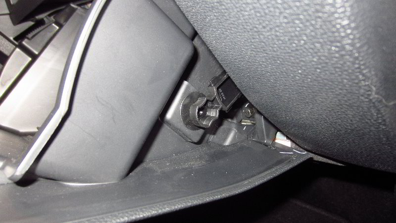 Ford-EcoSport-Glove-Box-Light-Bulb-Replacement-Guide-025