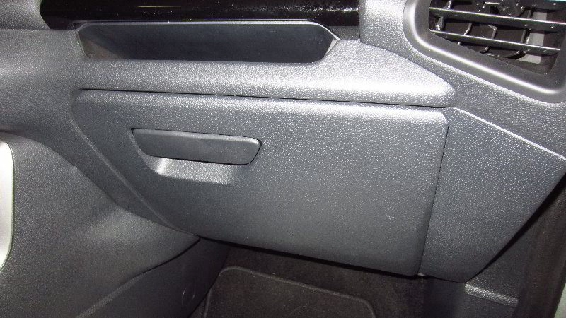 Ford-EcoSport-Glove-Box-Light-Bulb-Replacement-Guide-027