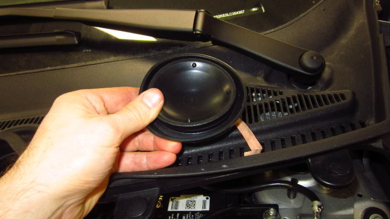 Ford-EcoSport-Headlight-Bulbs-Replacement-Guide-004