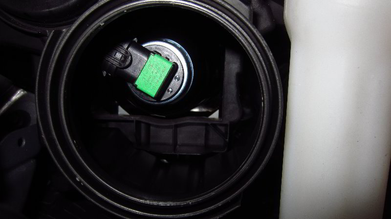 Ford-EcoSport-Headlight-Bulbs-Replacement-Guide-005