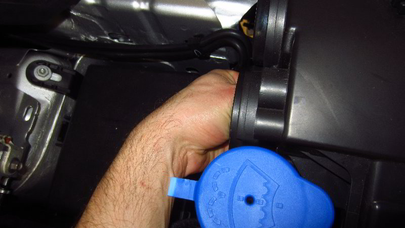 Ford-EcoSport-Headlight-Bulbs-Replacement-Guide-006