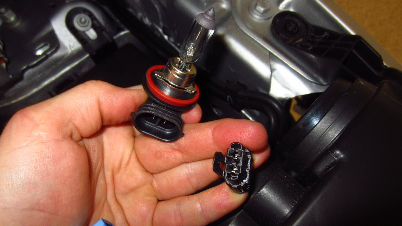 Ford-EcoSport-Headlight-Bulbs-Replacement-Guide-009