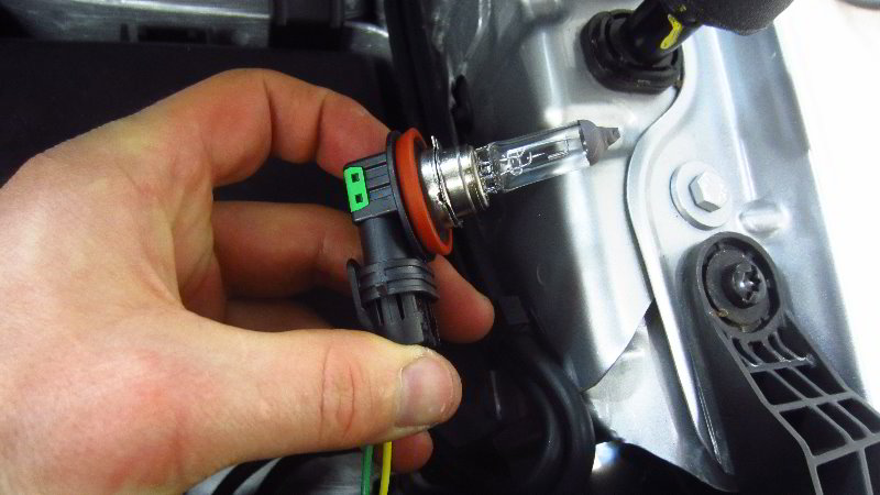Ford-EcoSport-Headlight-Bulbs-Replacement-Guide-010