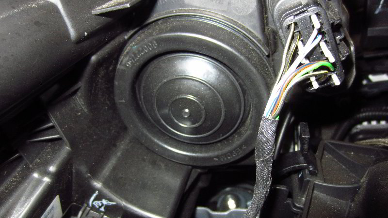 Ford-EcoSport-Headlight-Bulbs-Replacement-Guide-015