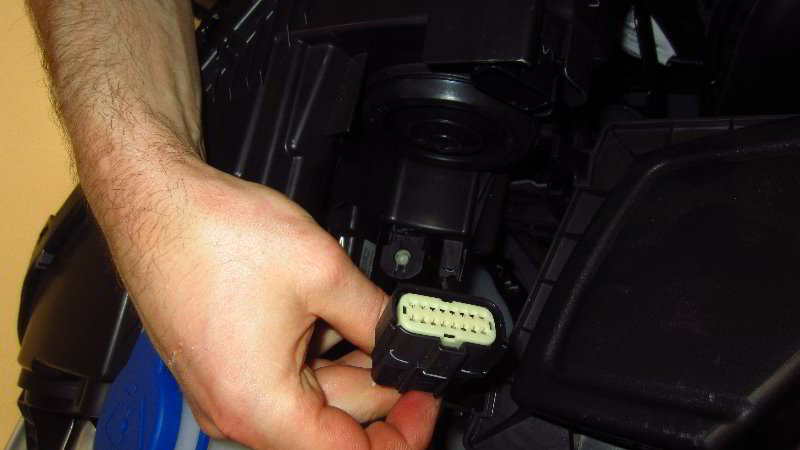 Ford-EcoSport-Headlight-Bulbs-Replacement-Guide-016