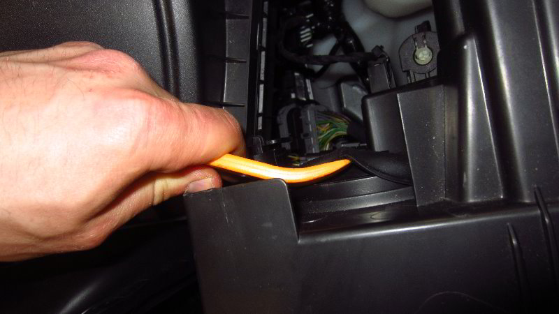 Ford-EcoSport-Headlight-Bulbs-Replacement-Guide-017