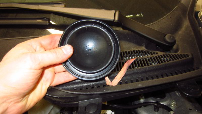 Ford-EcoSport-Headlight-Bulbs-Replacement-Guide-018