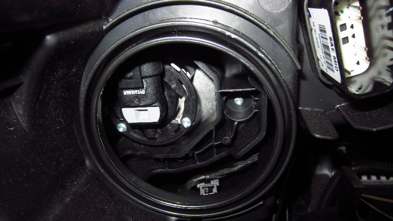 Ford-EcoSport-Headlight-Bulbs-Replacement-Guide-019