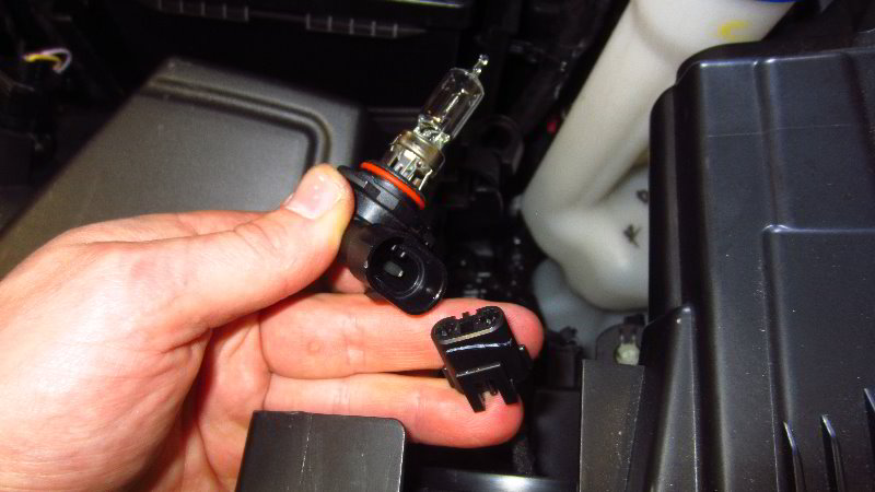 Ford-EcoSport-Headlight-Bulbs-Replacement-Guide-024